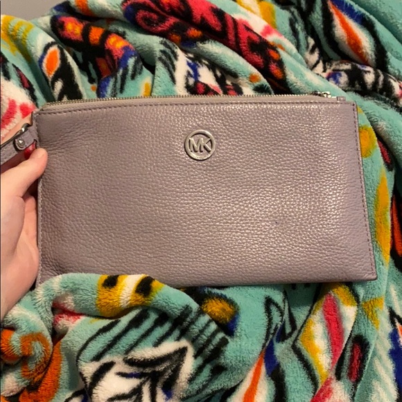 Michael Kors wristlet - Picture 2 of 4